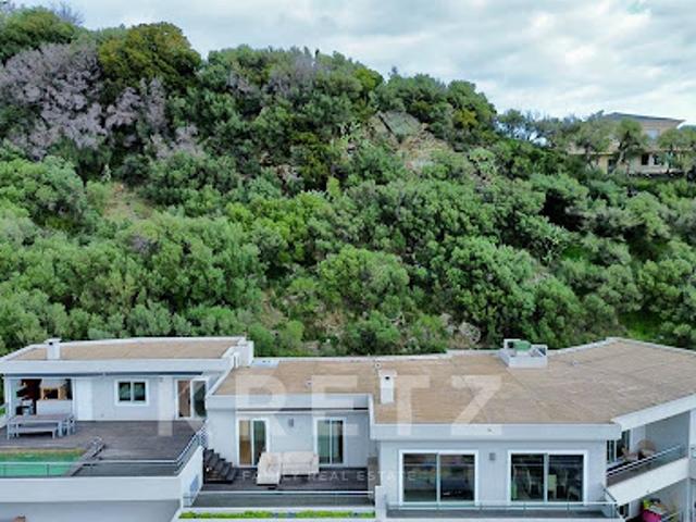 Appartement avec terrasse et piscine