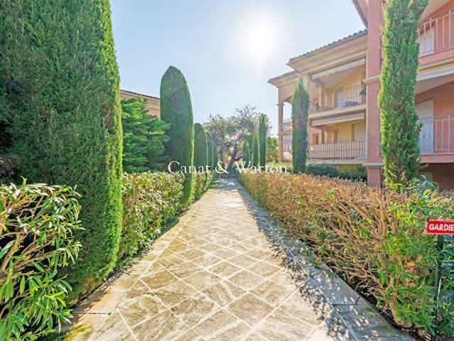 Appartement avec terrasse et piscine