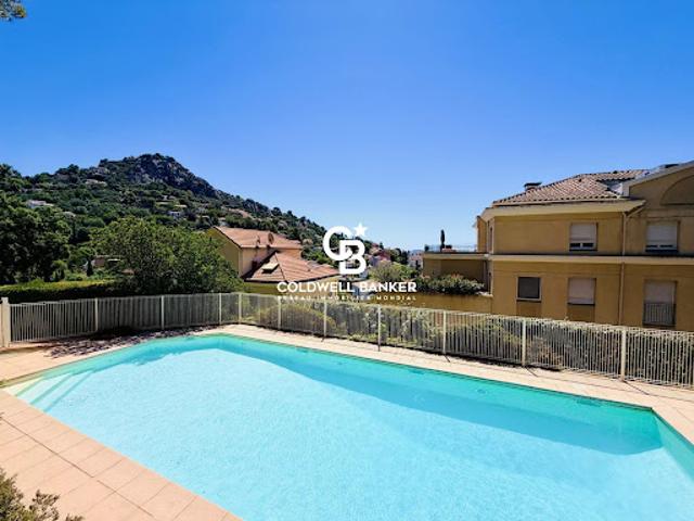 Appartement avec terrasse et piscine