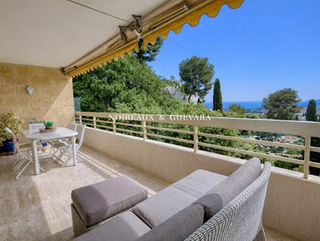 Appartement avec terrasse et piscine