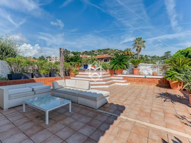 Appartement avec terrasse et piscine