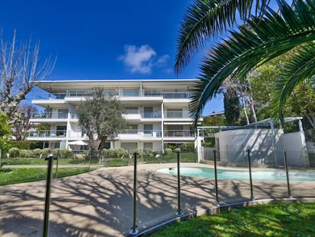 Appartement avec terrasse et piscine