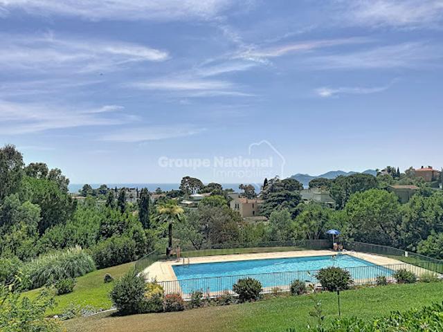 Appartement avec terrasse et piscine