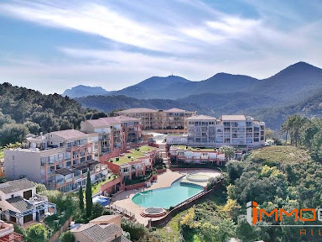 Appartement avec terrasse et piscine