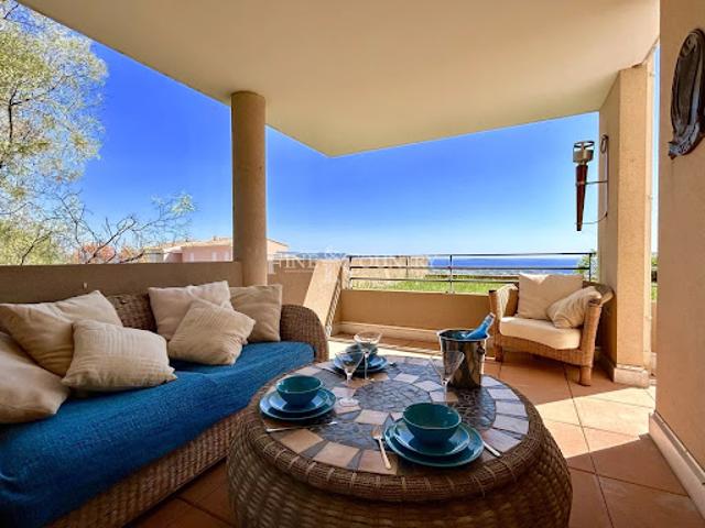 Appartement avec terrasse et piscine