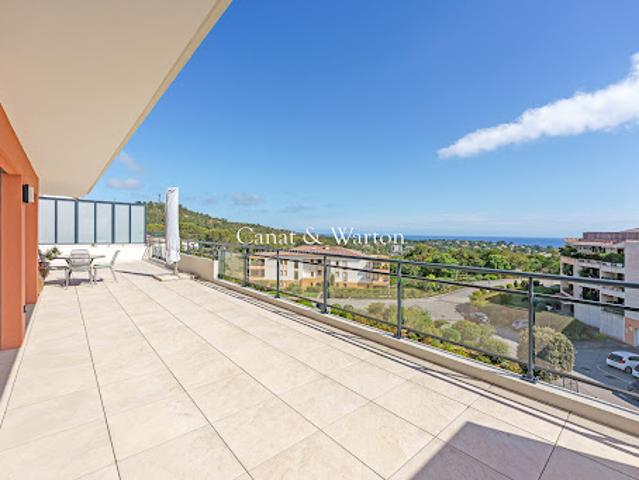 Appartement avec terrasse et piscine