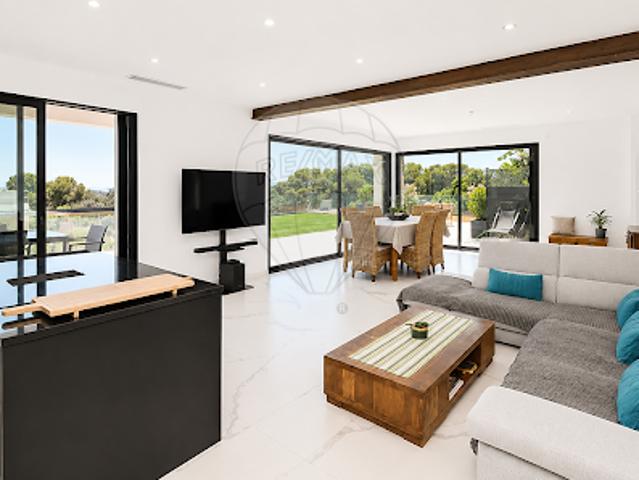 Appartement avec terrasse et piscine