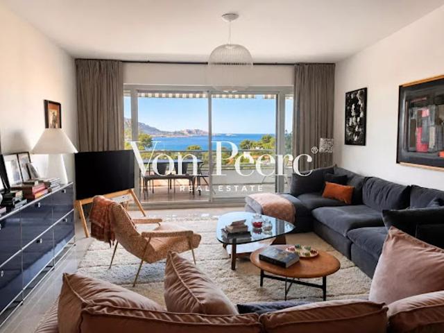 Appartement avec terrasse et piscine