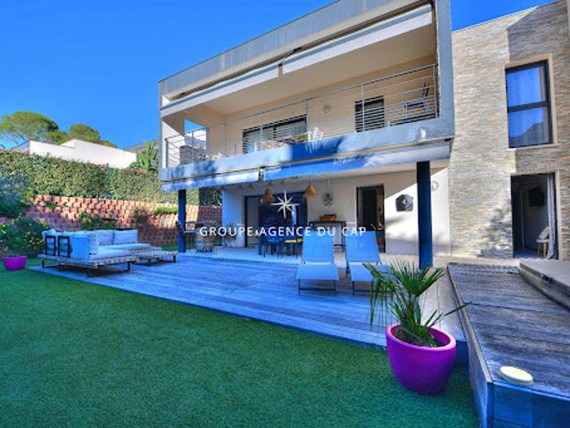 Appartement avec terrasse et piscine