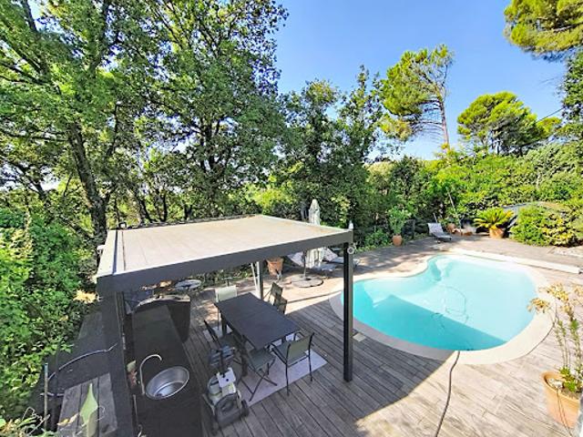 Appartement avec terrasse et piscine