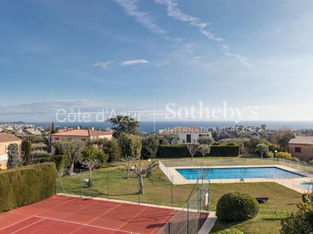 Appartement avec terrasse et piscine