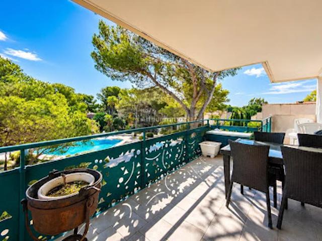 Appartement avec terrasse et piscine