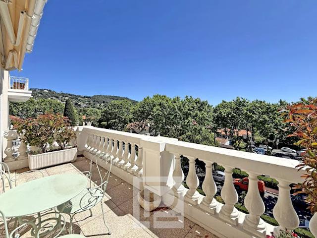 Appartement avec terrasse et piscine