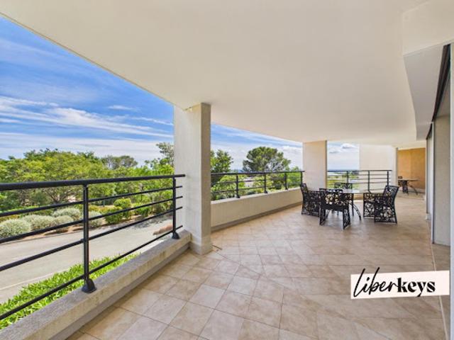 Appartement avec terrasse et piscine