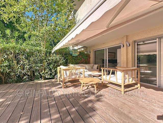Appartement avec terrasse et piscine