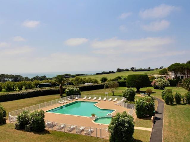 Appartement avec terrasse et piscine