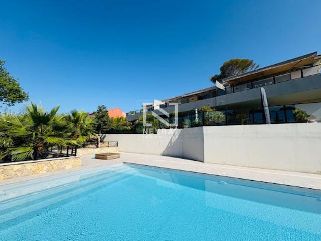 Appartement avec terrasse et piscine