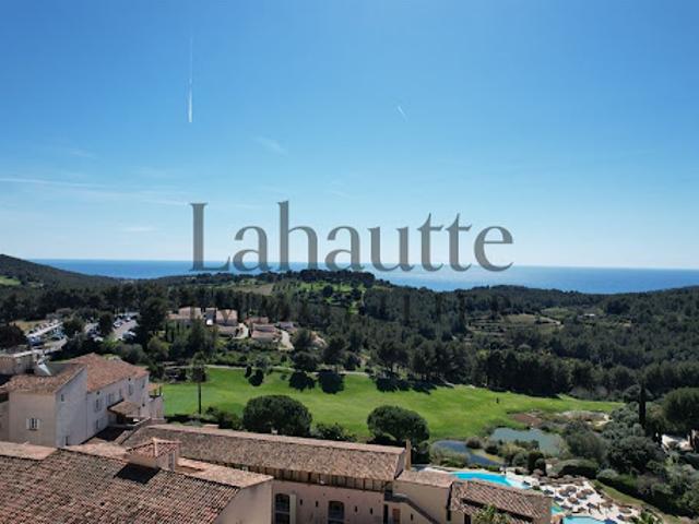 Appartement avec terrasse et piscine