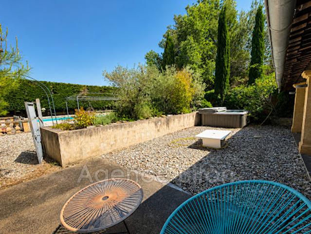 Appartement avec terrasse et piscine