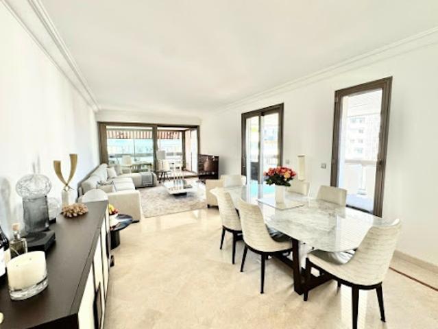 Appartement avec terrasse et piscine