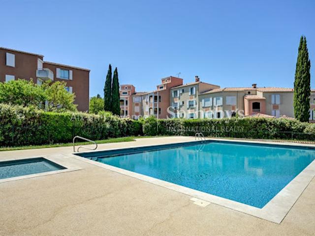 Appartement avec terrasse et piscine