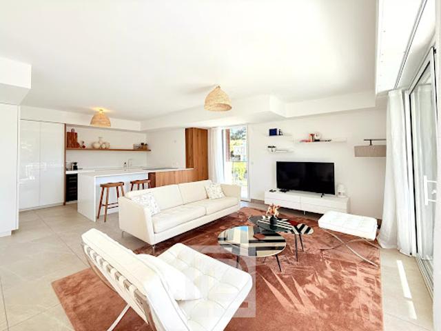 Appartement avec terrasse et piscine
