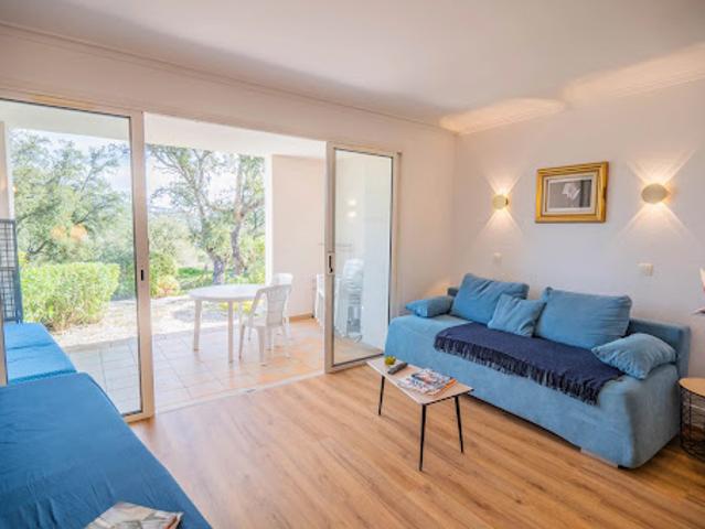 Appartement avec terrasse et piscine