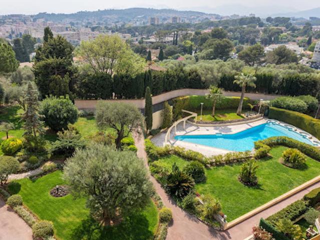 Appartement avec terrasse et piscine