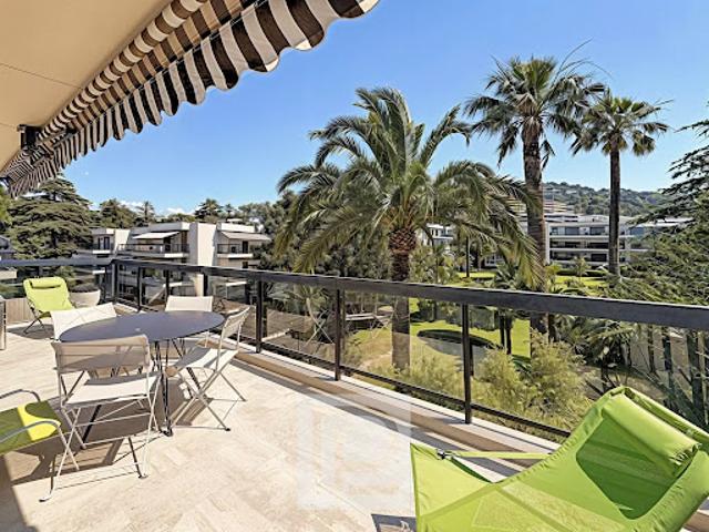 Appartement avec terrasse et piscine