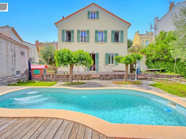 Appartement avec terrasse et piscine
