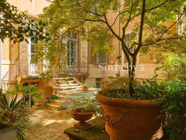 Appartement avec terrasse et piscine