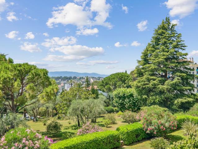 Appartement avec terrasse et piscine