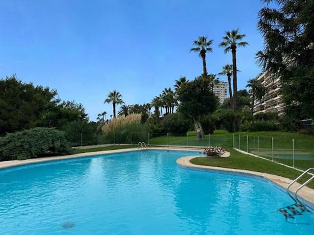 Appartement avec terrasse et piscine