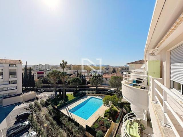 Appartement avec terrasse et piscine
