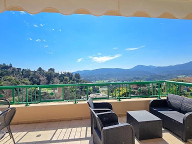Appartement avec terrasse et piscine