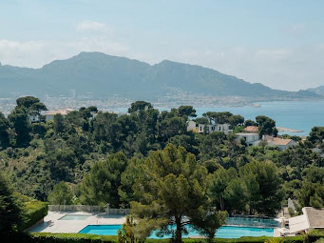 Appartement avec terrasse et piscine