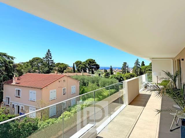 Appartement avec terrasse et piscine