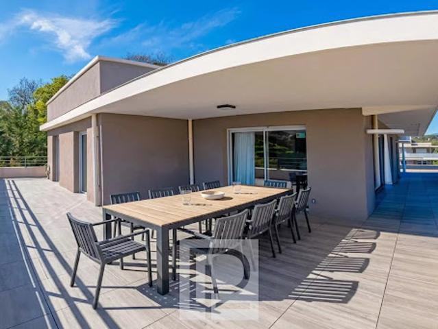 Appartement avec terrasse et piscine