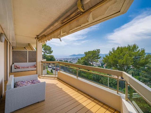 Appartement avec terrasse et piscine