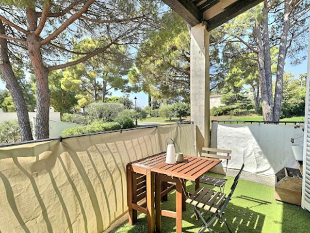 Appartement avec terrasse et piscine