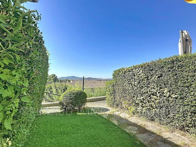 Appartement avec terrasse et piscine