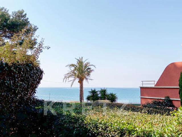 Appartement avec terrasse et piscine