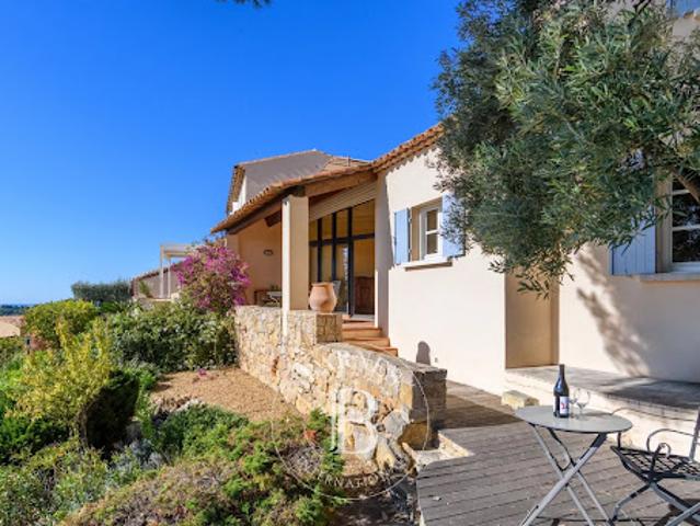 Maison avec piscine et terrasse
