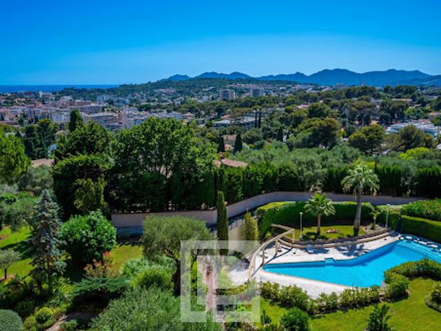 Appartement avec terrasse et piscine