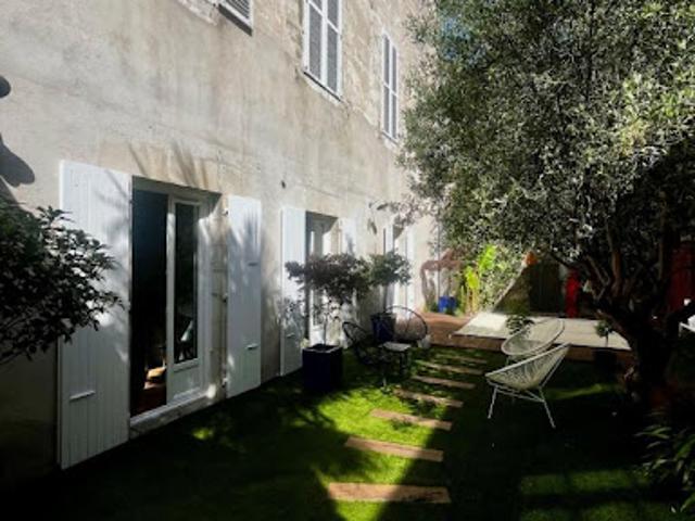 Appartement avec terrasse et piscine