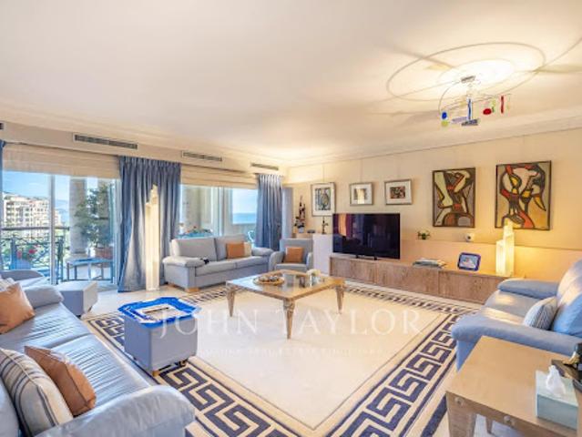 Appartement avec terrasse et piscine