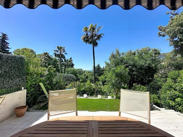 Appartement avec terrasse et piscine