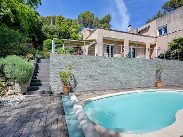 Appartement avec terrasse et piscine