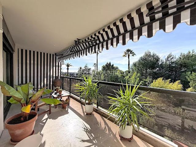 Appartement avec terrasse et piscine