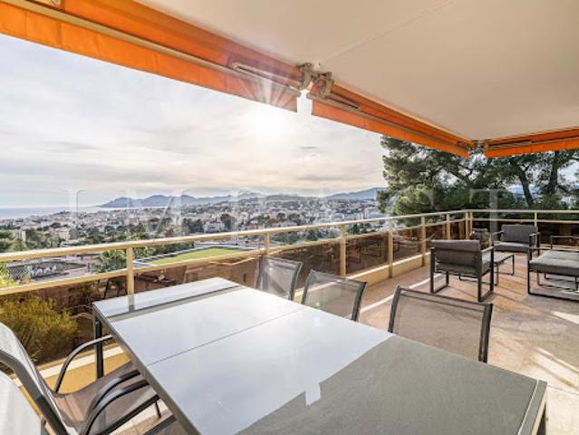 Appartement avec terrasse et piscine